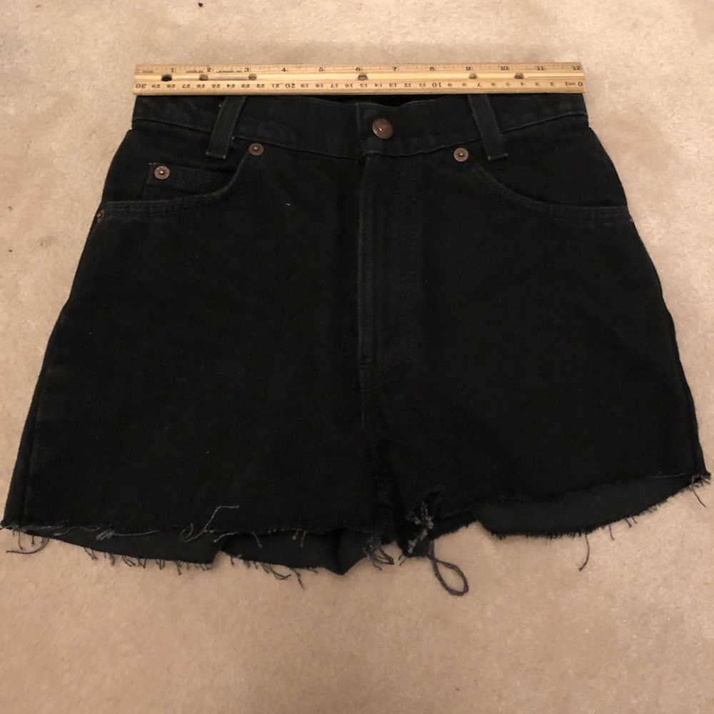 black levi’s shorts